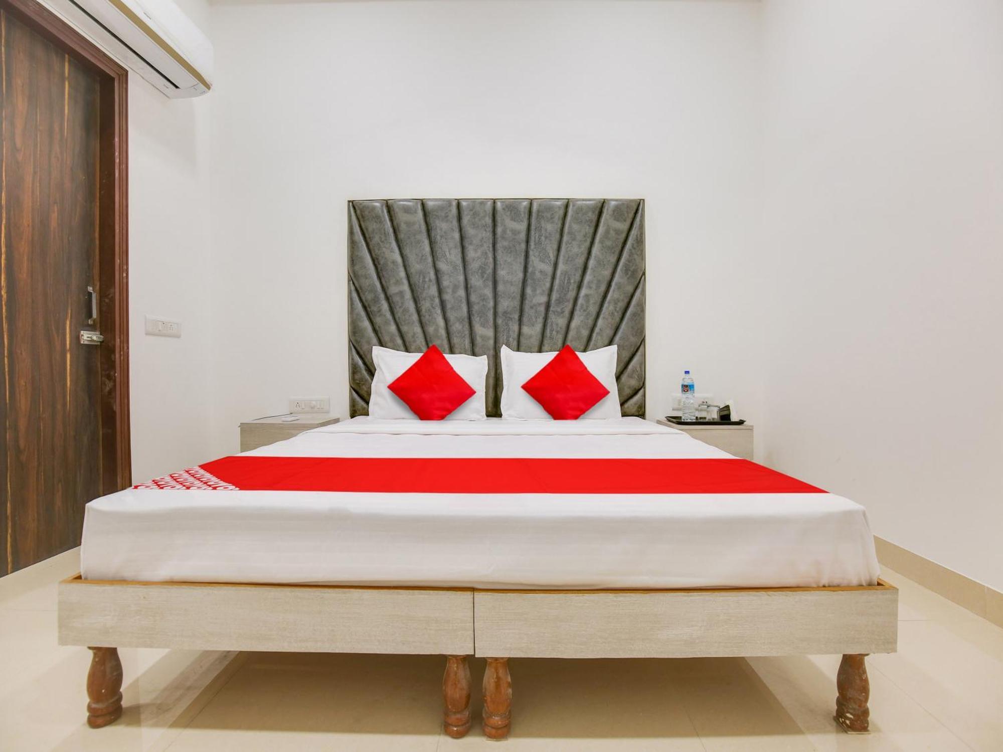 Hotel O Baran Classic Ludhiana Buitenkant foto
