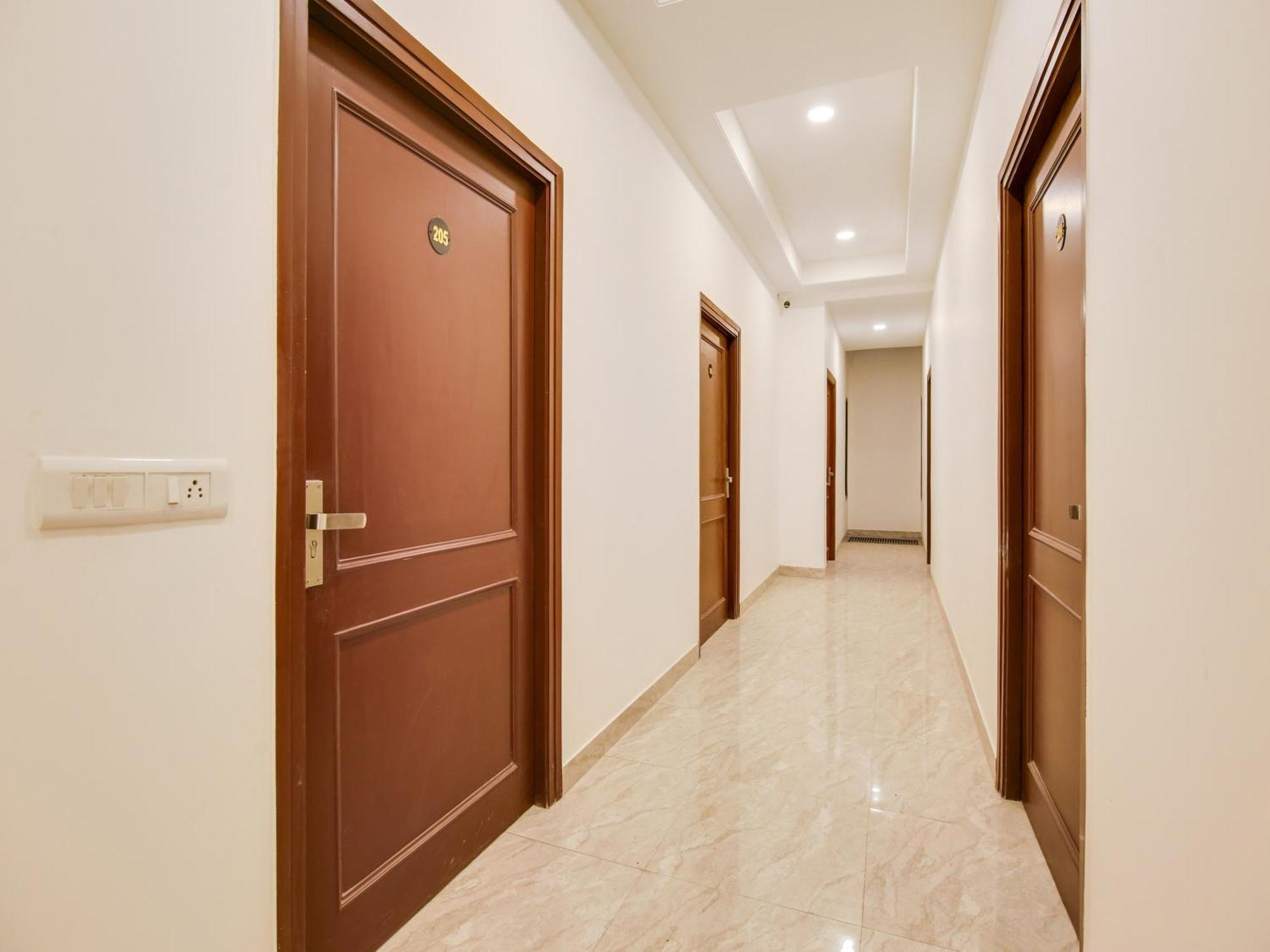 Hotel O Baran Classic Ludhiana Buitenkant foto